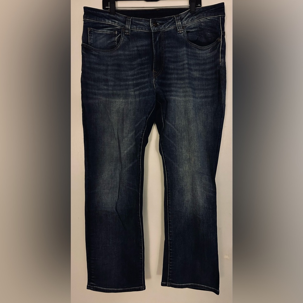 David Bitton Buffalo Driven X- Relaxed Straight stretch cut.